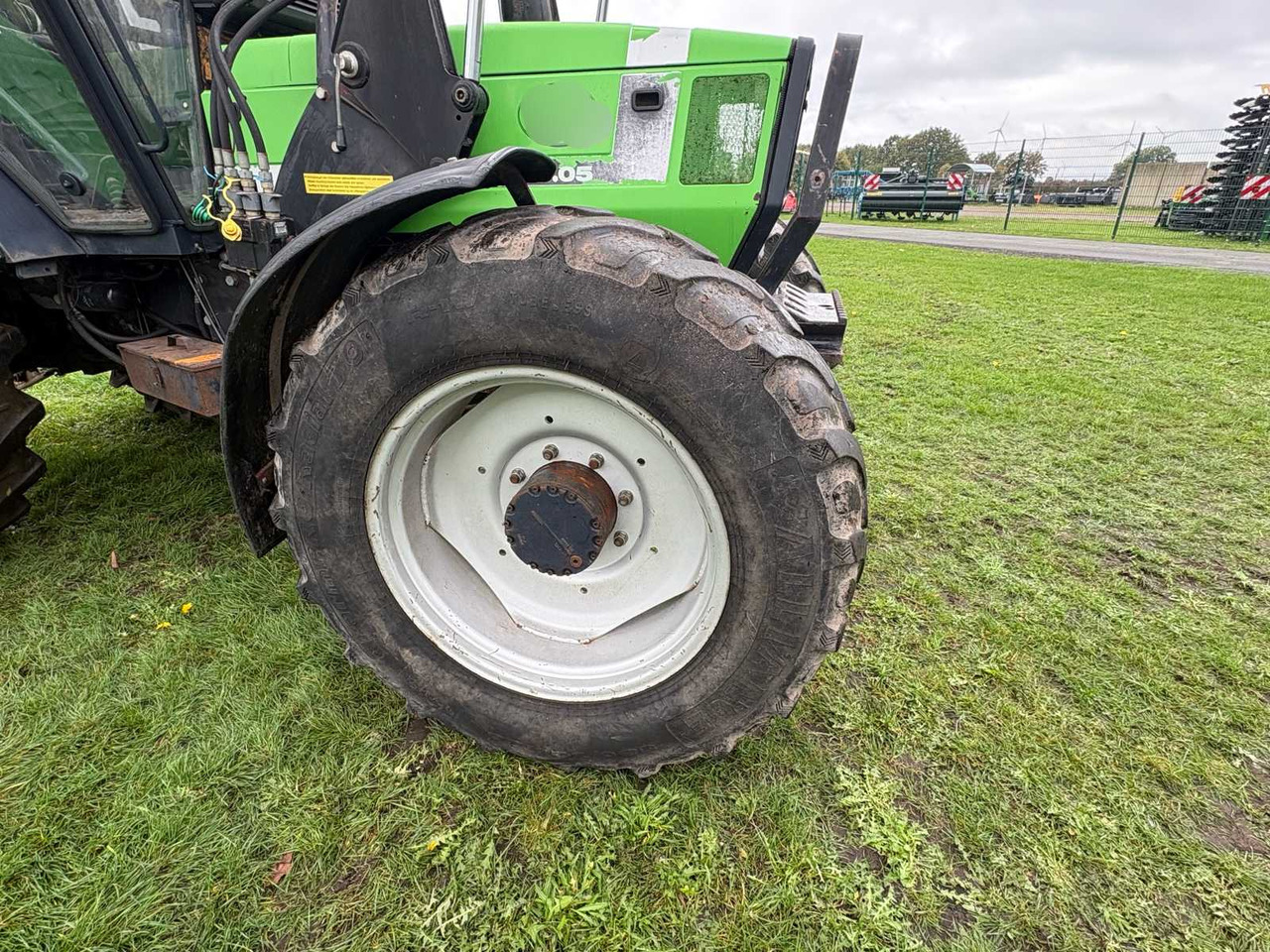 DEUTZ-FAHR DX 6.05 FRONT LOADER - Farm tractor: picture 3 DEUTZ-FAHR DX 6.05 FRONT LOADER - Farm tractor: picture 3