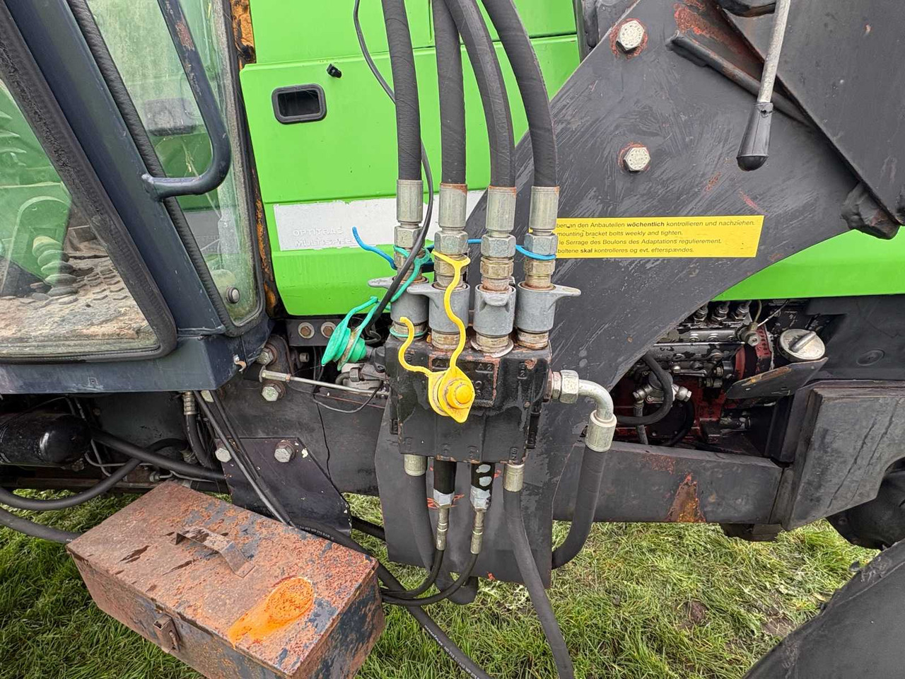 DEUTZ-FAHR DX 6.05 FRONT LOADER - Farm tractor: picture 4 DEUTZ-FAHR DX 6.05 FRONT LOADER - Farm tractor: picture 4