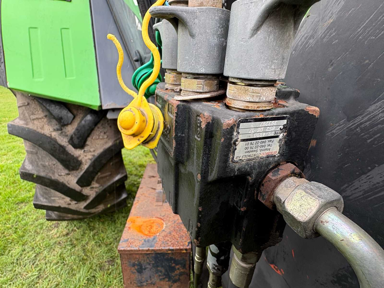 DEUTZ-FAHR DX 6.05 FRONT LOADER - Farm tractor: picture 5 DEUTZ-FAHR DX 6.05 FRONT LOADER - Farm tractor: picture 5