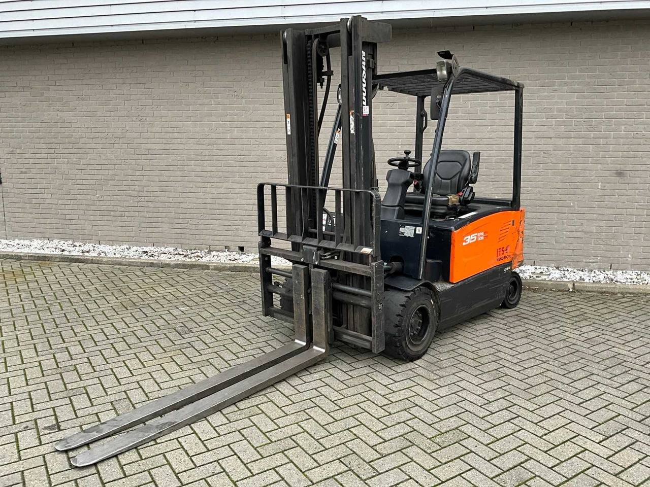 DOOSAN - B35X-7 - FORKLIFT - Forklift: picture 1 DOOSAN - B35X-7 - FORKLIFT - Forklift: picture 1