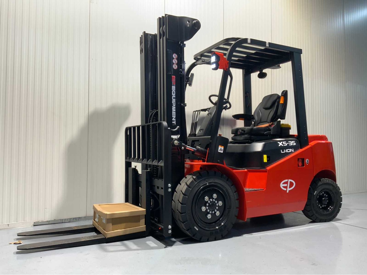 EP 3500KG LIFTING CAPACITY- 4.8 METER PLYWOOD, FREE-LIFT, SIDE-SHIFT FORKLIFT - Forklift: picture 1 EP 3500KG LIFTING CAPACITY- 4.8 METER PLYWOOD, FREE-LIFT, SIDE-SHIFT FORKLIFT - Forklift: picture 1