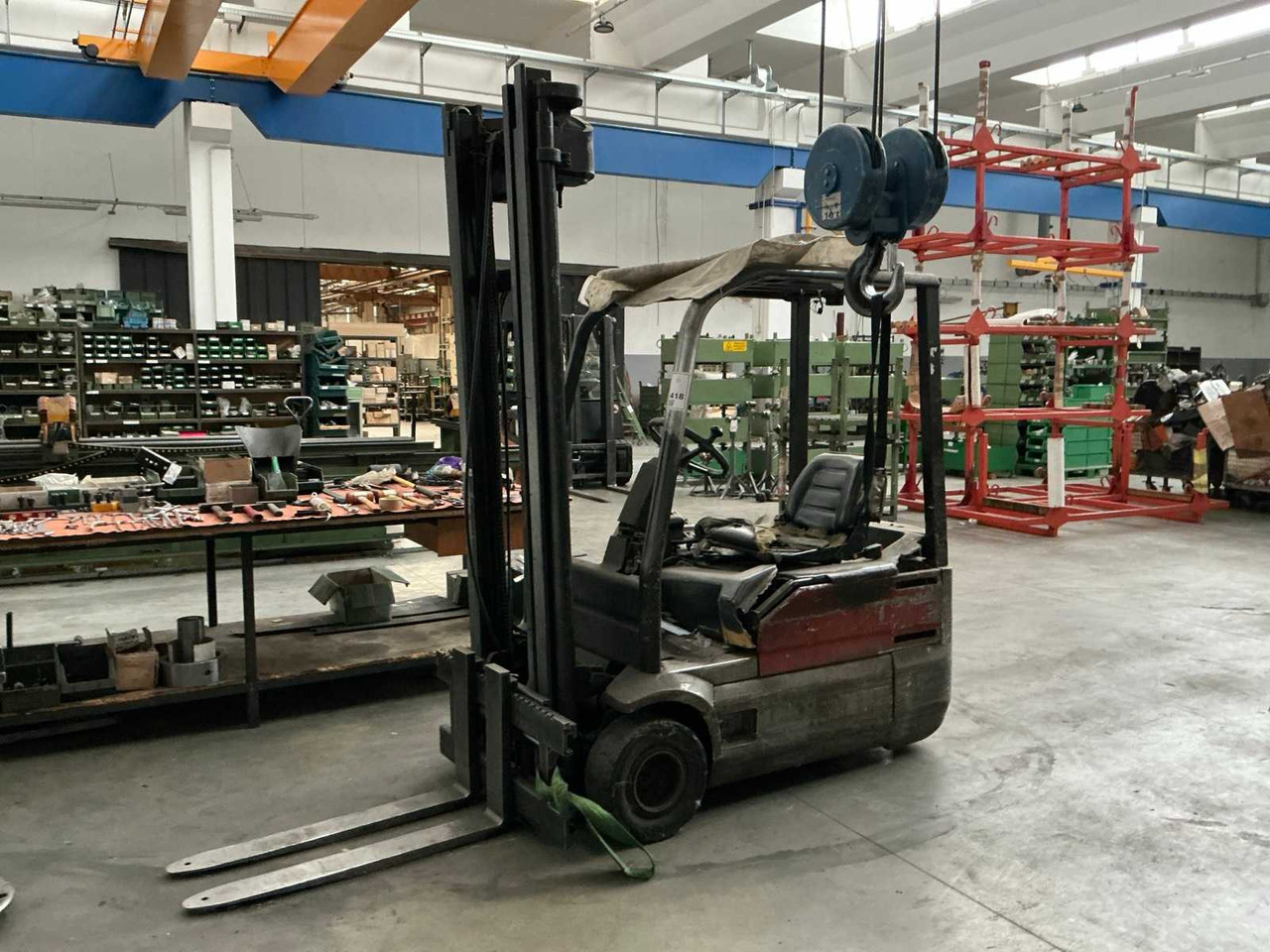 FORKLIFT TO BE OVERHAULED - Forklift: picture 2 FORKLIFT TO BE OVERHAULED - Forklift: picture 2