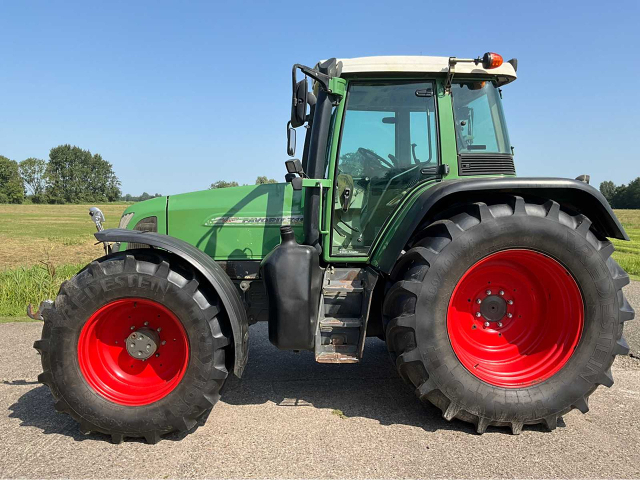 Fendt 2001 FENDT FAVORIT 716 VARIO ALL-WHEEL DRIVE FARM TRACTOR - Farm tractor: picture 5 Fendt 2001 FENDT FAVORIT 716 VARIO ALL-WHEEL DRIVE FARM TRACTOR - Farm tractor: picture 5