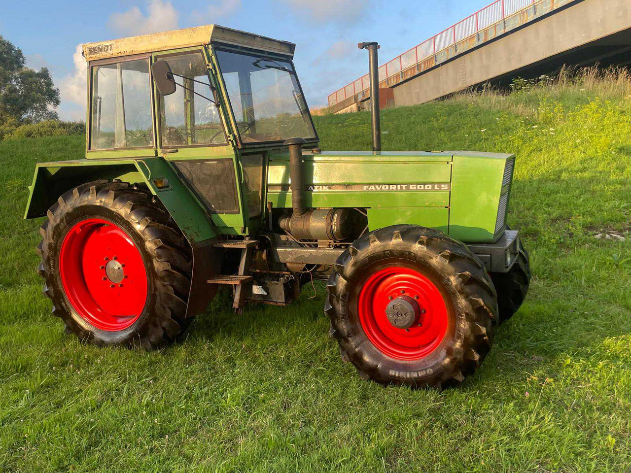 Fendt Favorit 600 LSA - Farm tractor: picture 5 Fendt Favorit 600 LSA - Farm tractor: picture 5