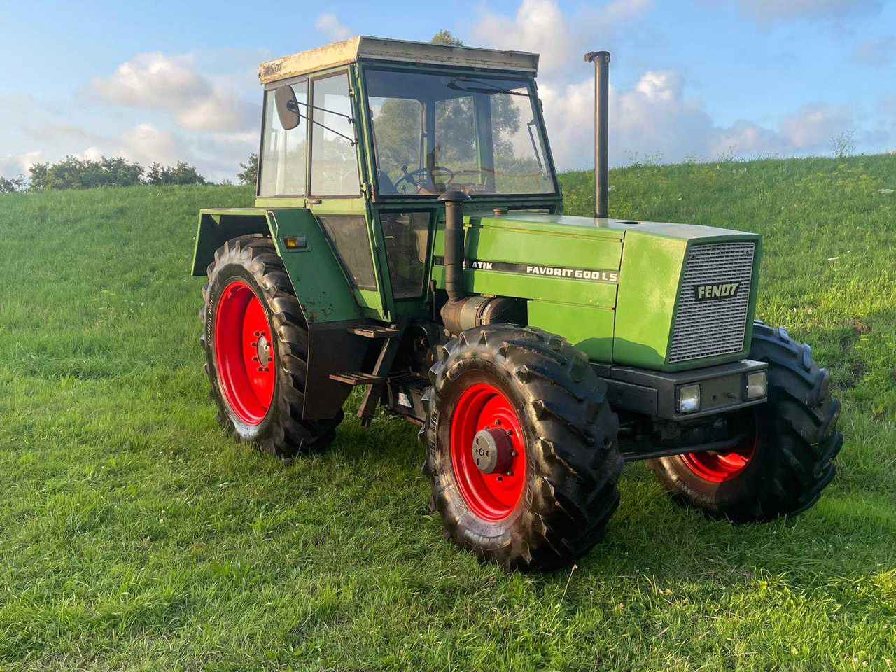 Fendt Favorit 600 LSA - Farm tractor: picture 2 Fendt Favorit 600 LSA - Farm tractor: picture 2