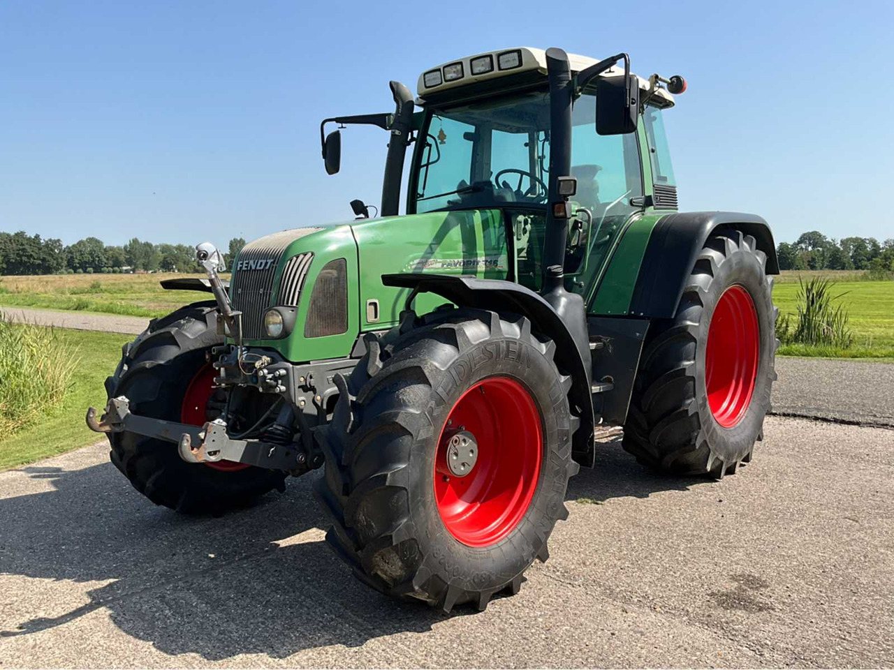 Fendt Favorit 716 Vario - Farm tractor: picture 1 Fendt Favorit 716 Vario - Farm tractor: picture 1