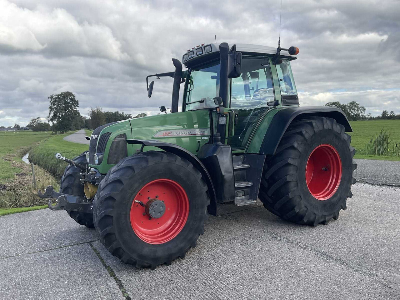 Fendt Vario 716 - Farm tractor: picture 3 Fendt Vario 716 - Farm tractor: picture 3