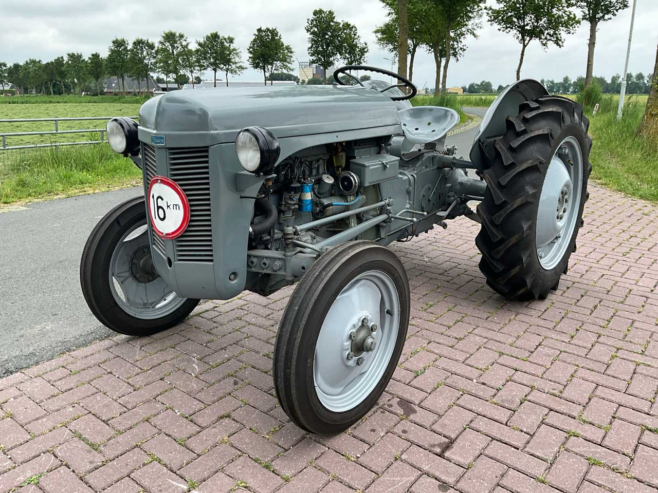 Ferguson TED-20 - Farm tractor: picture 2 Ferguson TED-20 - Farm tractor: picture 2