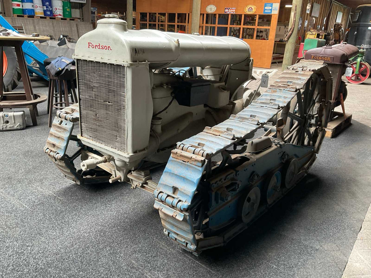 Fordson F Crawler - Farm tractor: picture 1 Fordson F Crawler - Farm tractor: picture 1