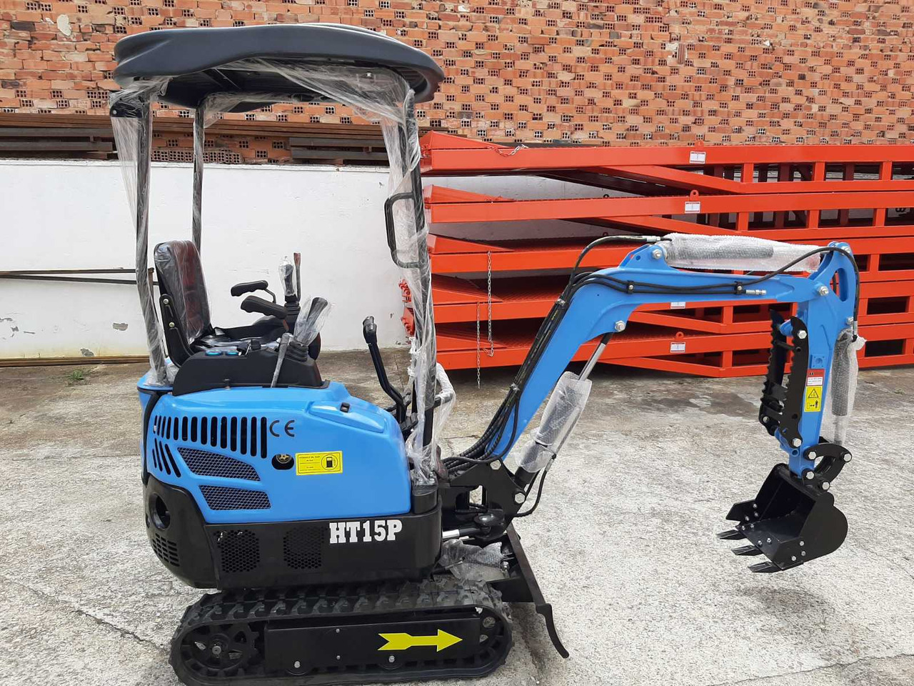 HT - Mini excavator: picture 1 HT - Mini excavator: picture 1