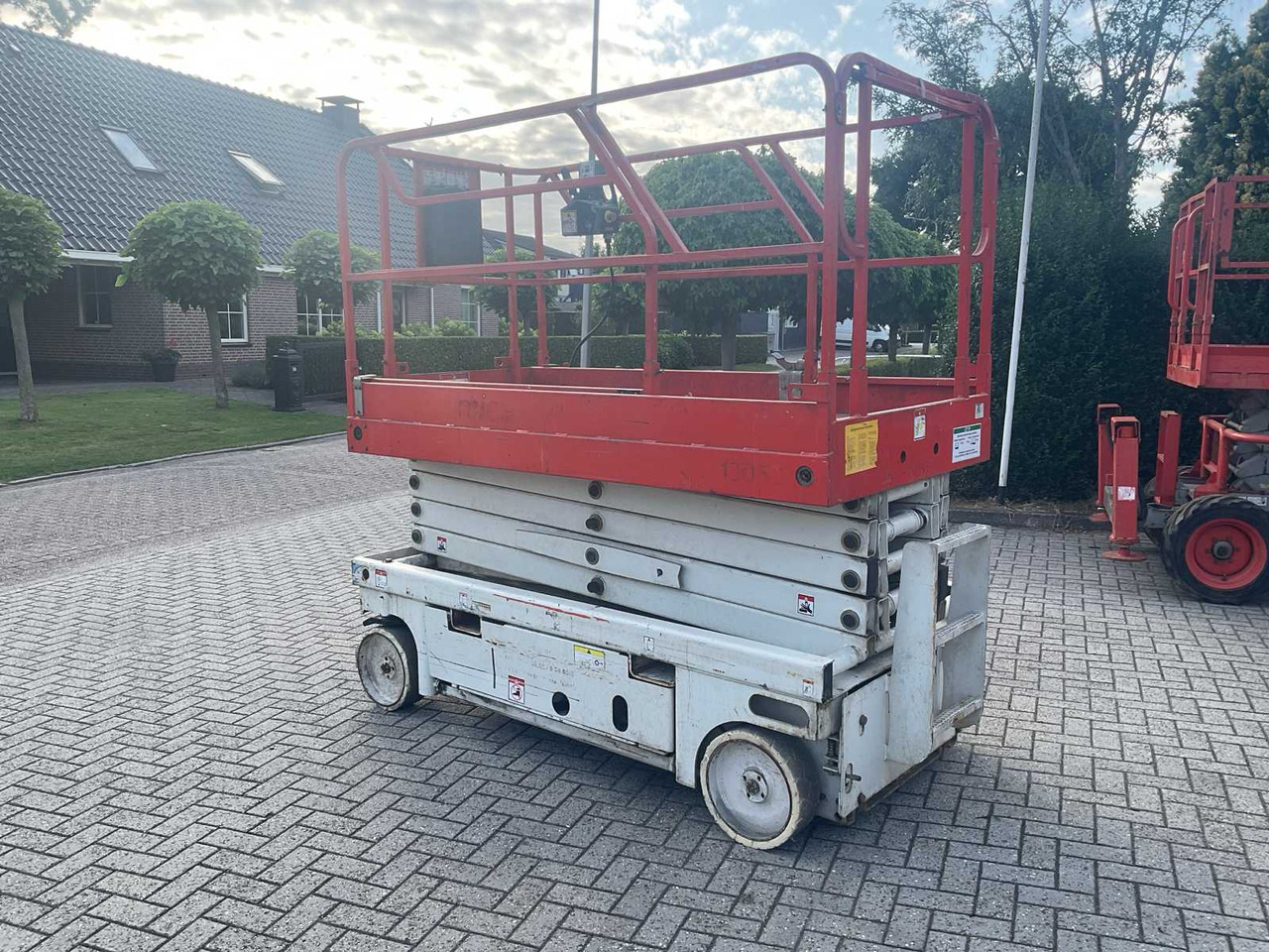 Haulotte Compact 12 - Aerial platform: picture 2 Haulotte Compact 12 - Aerial platform: picture 2