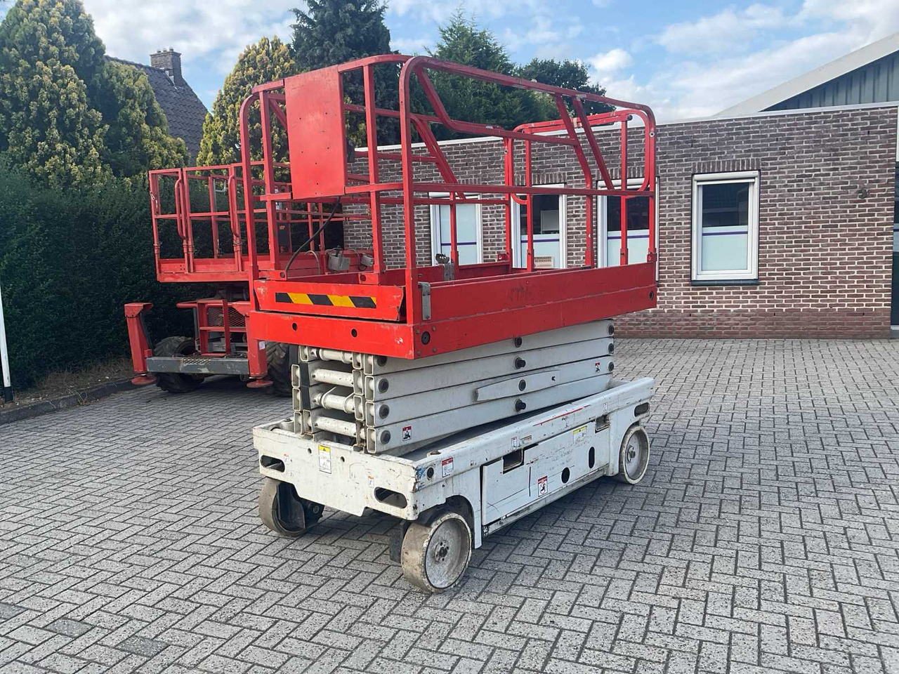 Haulotte Compact 12 - Aerial platform: picture 1 Haulotte Compact 12 - Aerial platform: picture 1