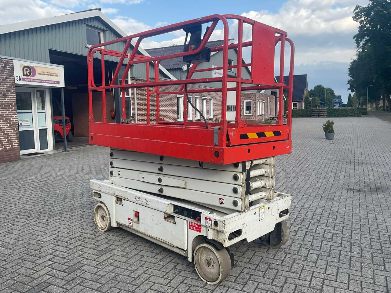 Haulotte Compact 12 - Aerial platform: picture 4 Haulotte Compact 12 - Aerial platform: picture 4