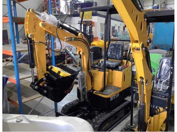 Hightop HT 10 - Mini excavator: picture 2 Hightop HT 10 - Mini excavator: picture 2
