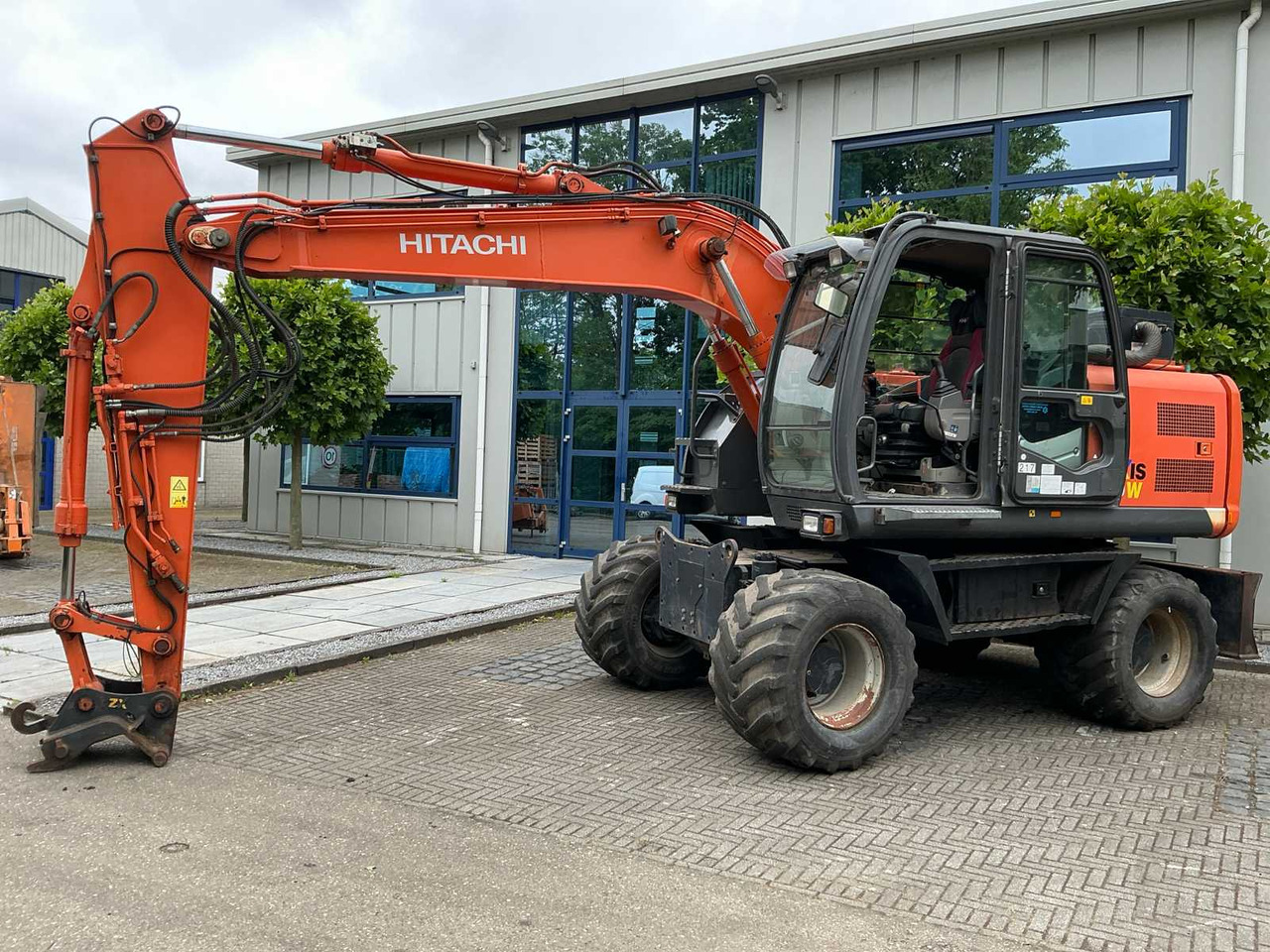 Hitachi ZX140W-3 - Wheel excavator: picture 1 Hitachi ZX140W-3 - Wheel excavator: picture 1