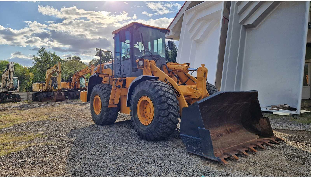 Hyundai HL757-9A - Wheel loader: picture 3 Hyundai HL757-9A - Wheel loader: picture 3