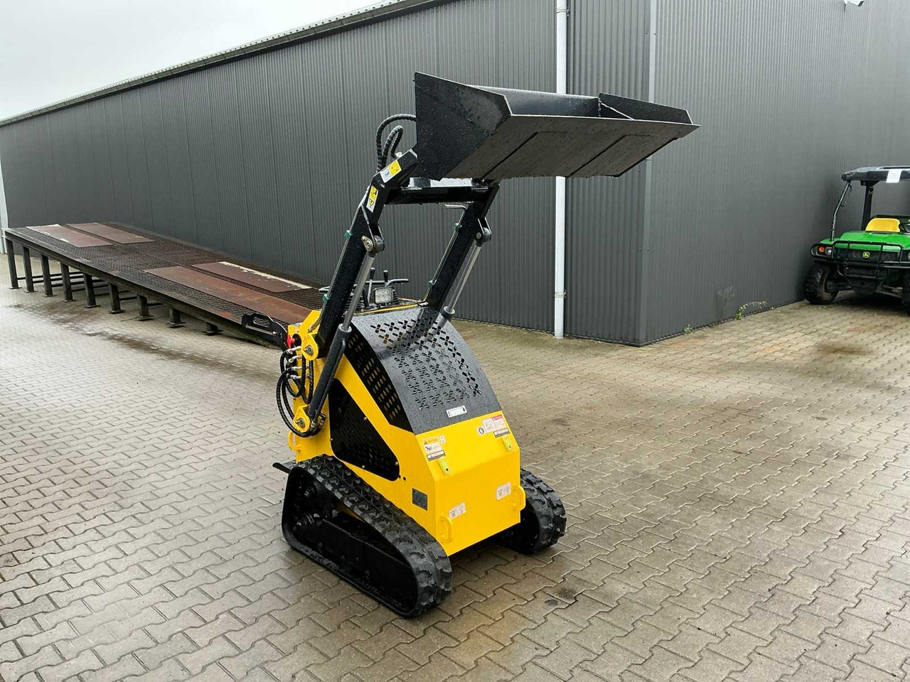 Compact track loader JL LRT360 MINI LOADER / SKID STEER LOADER ON TRACKS: picture 11