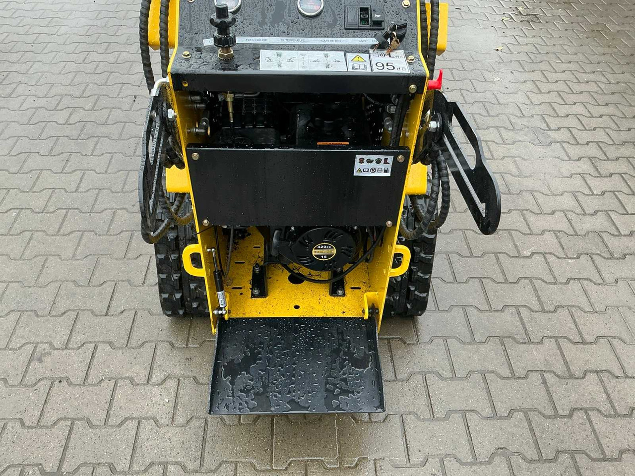 Compact track loader JL LRT360 MINI LOADER / SKID STEER LOADER ON TRACKS: picture 22