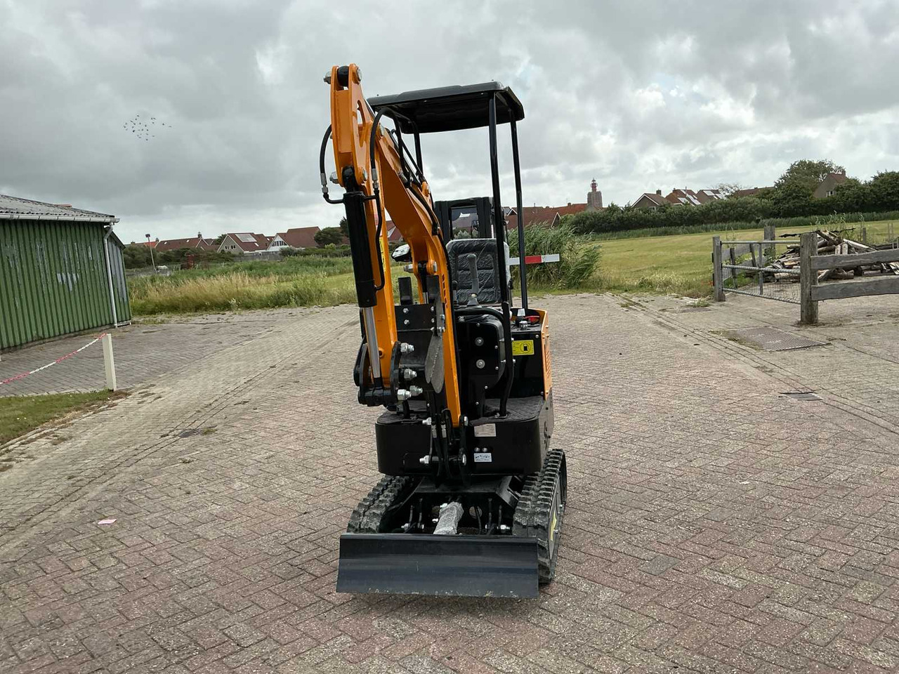 JPC HT12 - Mini excavator: picture 2 JPC HT12 - Mini excavator: picture 2