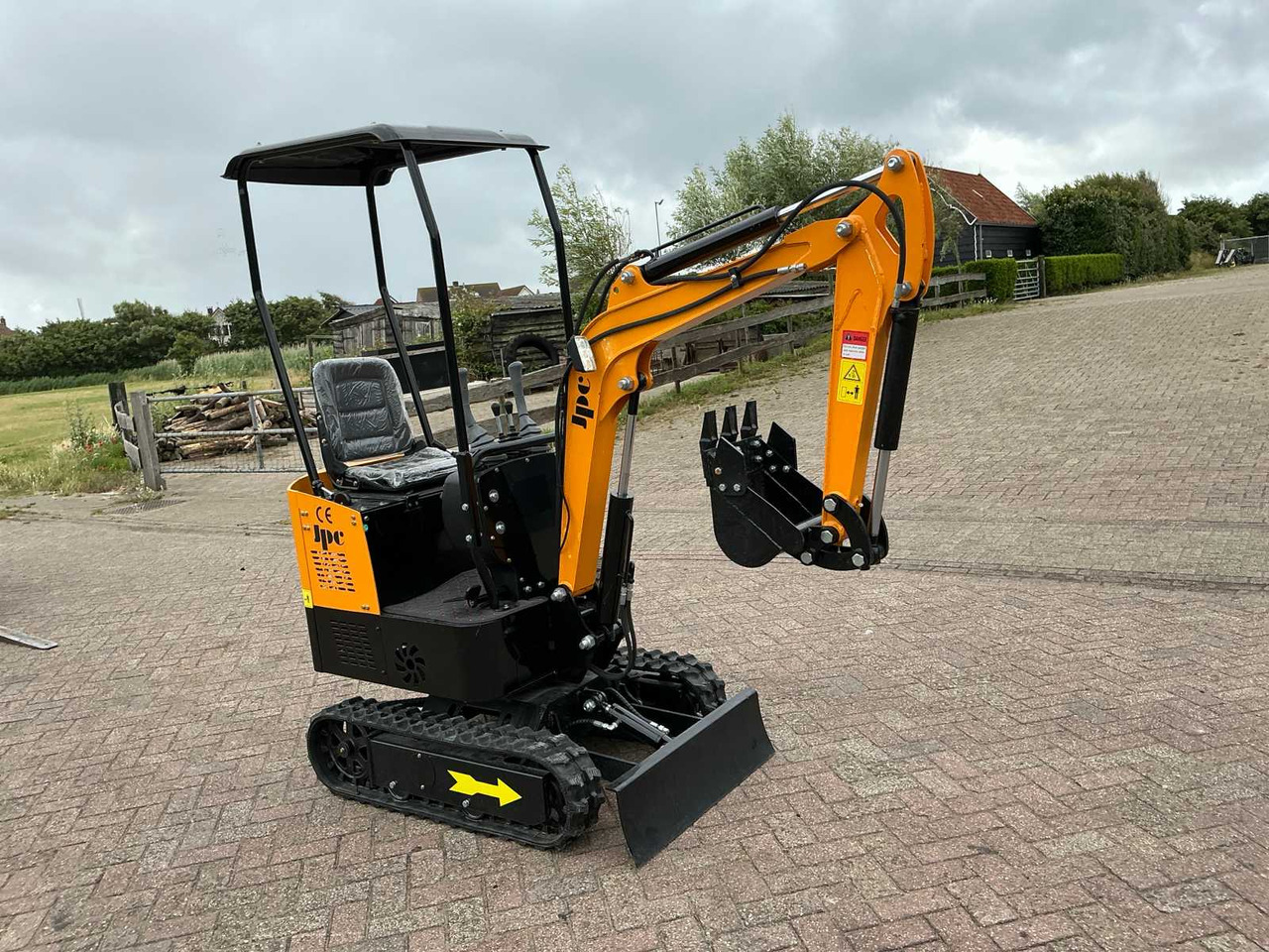 JPC HT12 - Mini excavator: picture 5 JPC HT12 - Mini excavator: picture 5