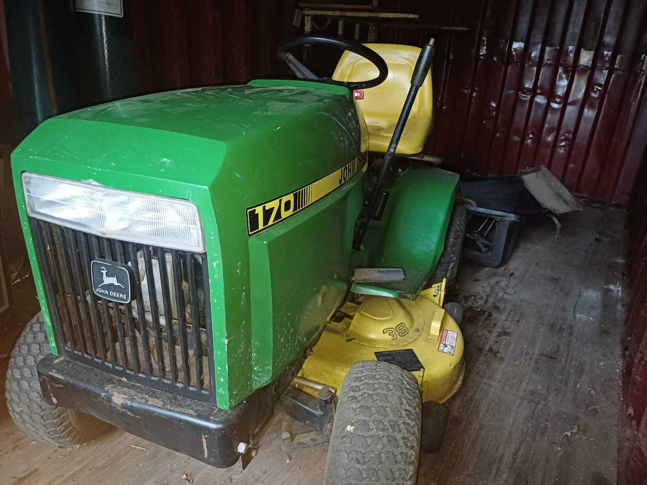 John Deere 170 - Garden mower: picture 1 John Deere 170 - Garden mower: picture 1