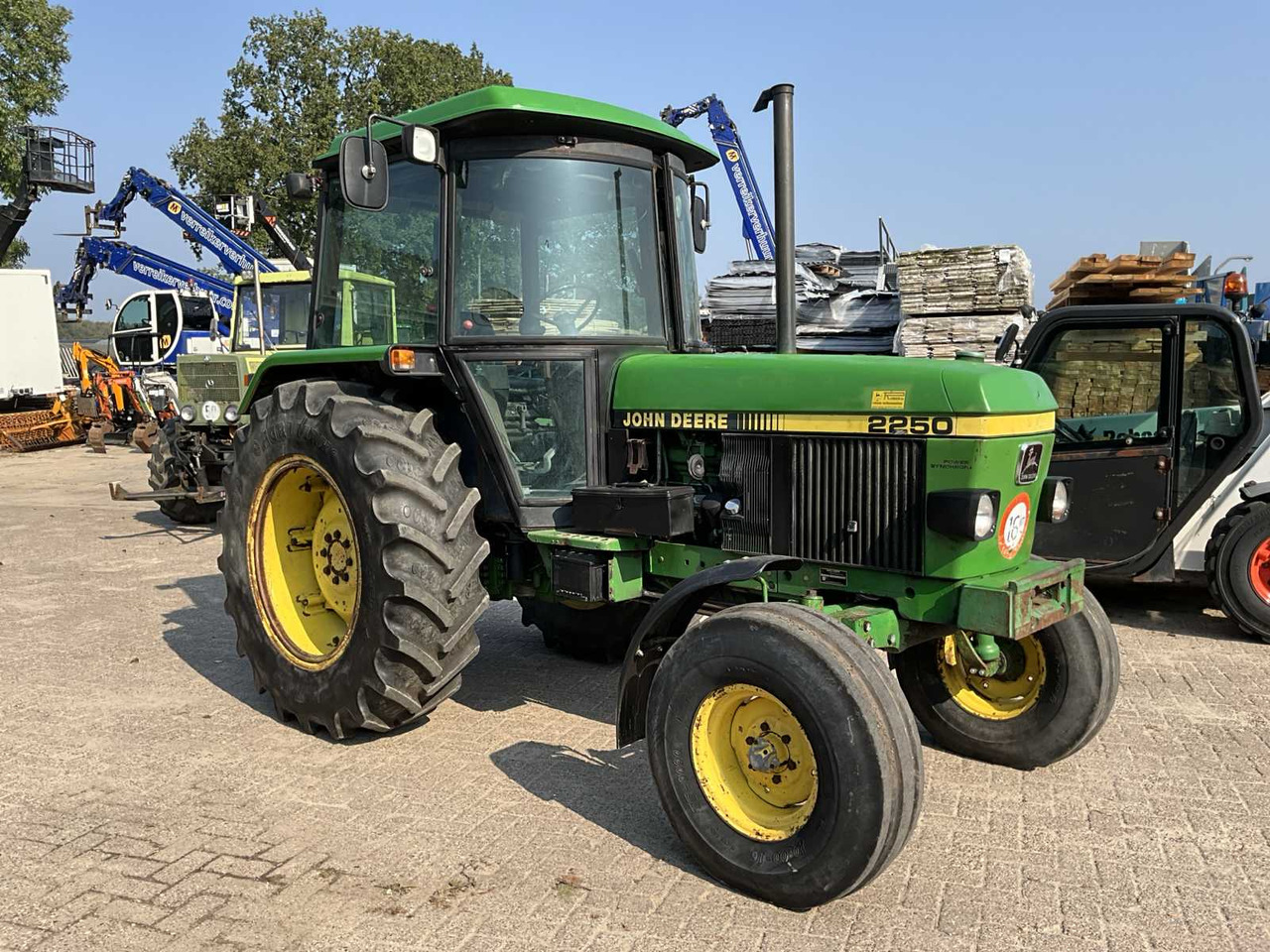 John Deere 2250 - Farm tractor: picture 2 John Deere 2250 - Farm tractor: picture 2