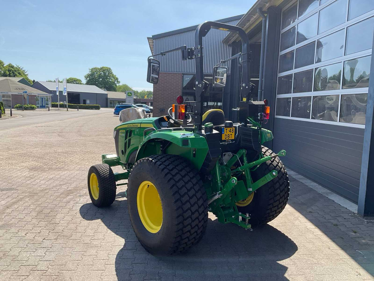 John Deere 4052M - Mini tractor: picture 5 John Deere 4052M - Mini tractor: picture 5