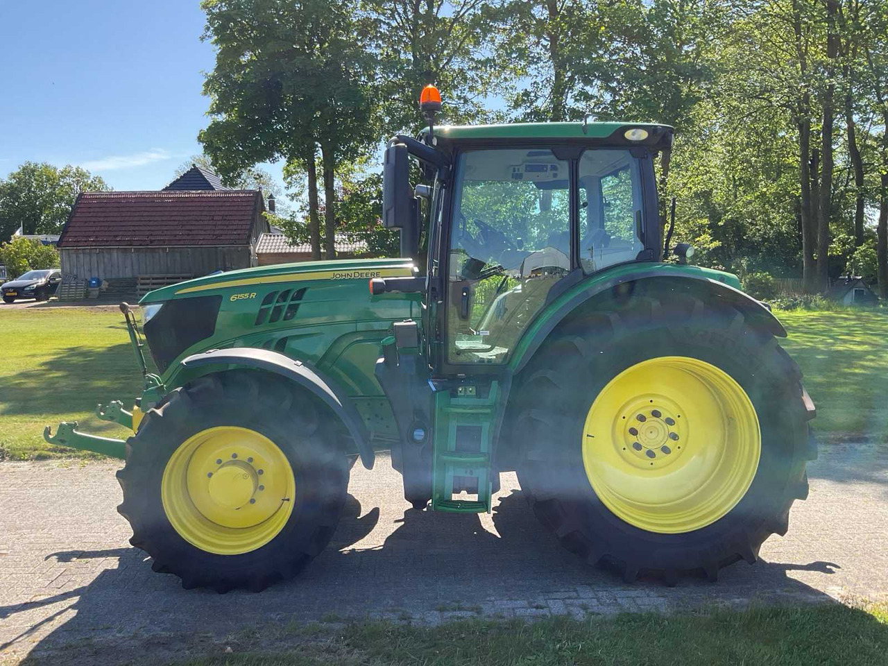 John Deere 6155R - Farm tractor: picture 2 John Deere 6155R - Farm tractor: picture 2