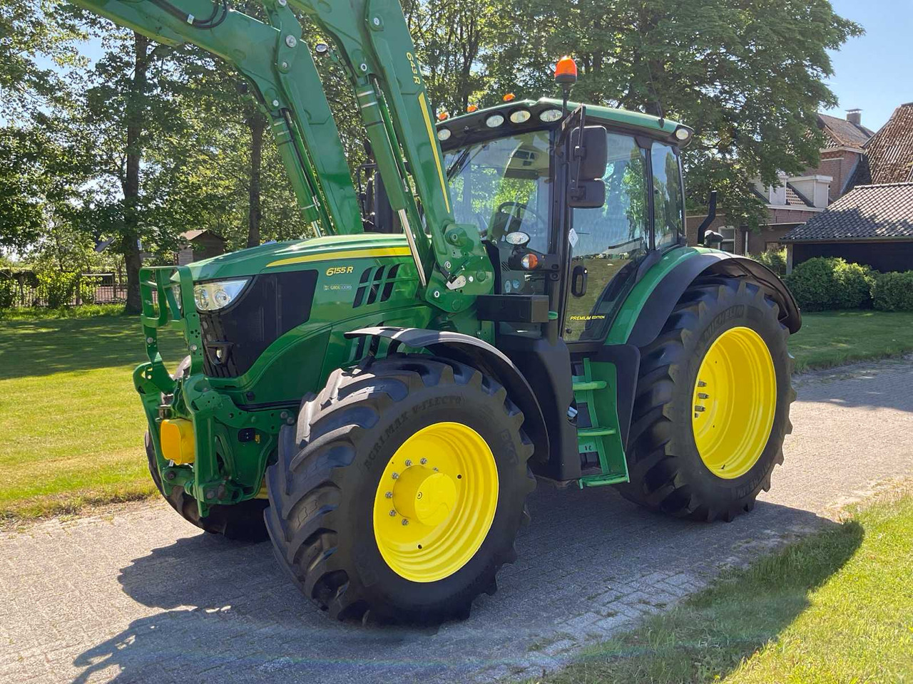 John Deere 6155R - Farm tractor: picture 2 John Deere 6155R - Farm tractor: picture 2