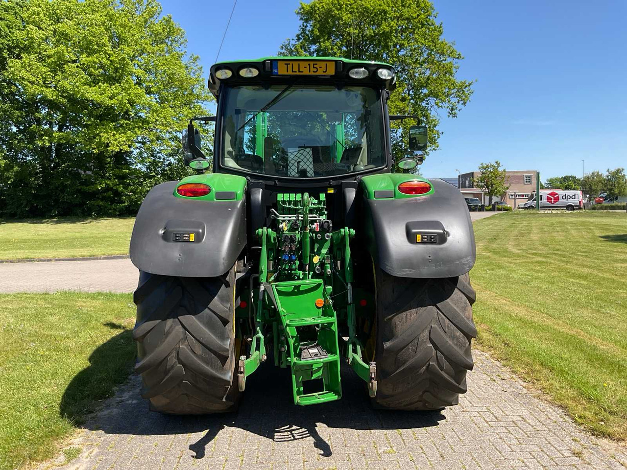 John Deere 6155R - Farm tractor: picture 5 John Deere 6155R - Farm tractor: picture 5