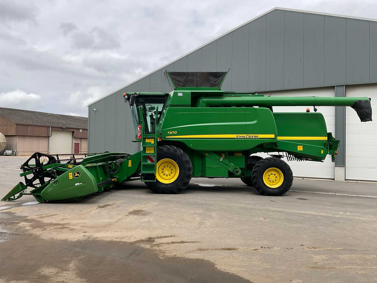 John Deere T670 - Combine harvester: picture 3 John Deere T670 - Combine harvester: picture 3