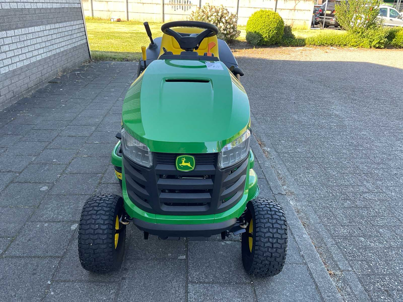 John Deere X117R - Garden mower: picture 5 John Deere X117R - Garden mower: picture 5