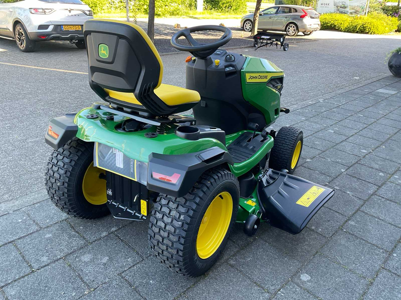John Deere X167 - Garden mower: picture 3 John Deere X167 - Garden mower: picture 3