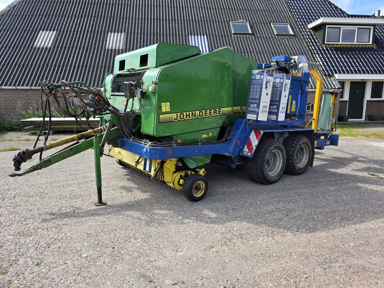 John deere 575 - Round baler: picture 1 John deere 575 - Round baler: picture 1