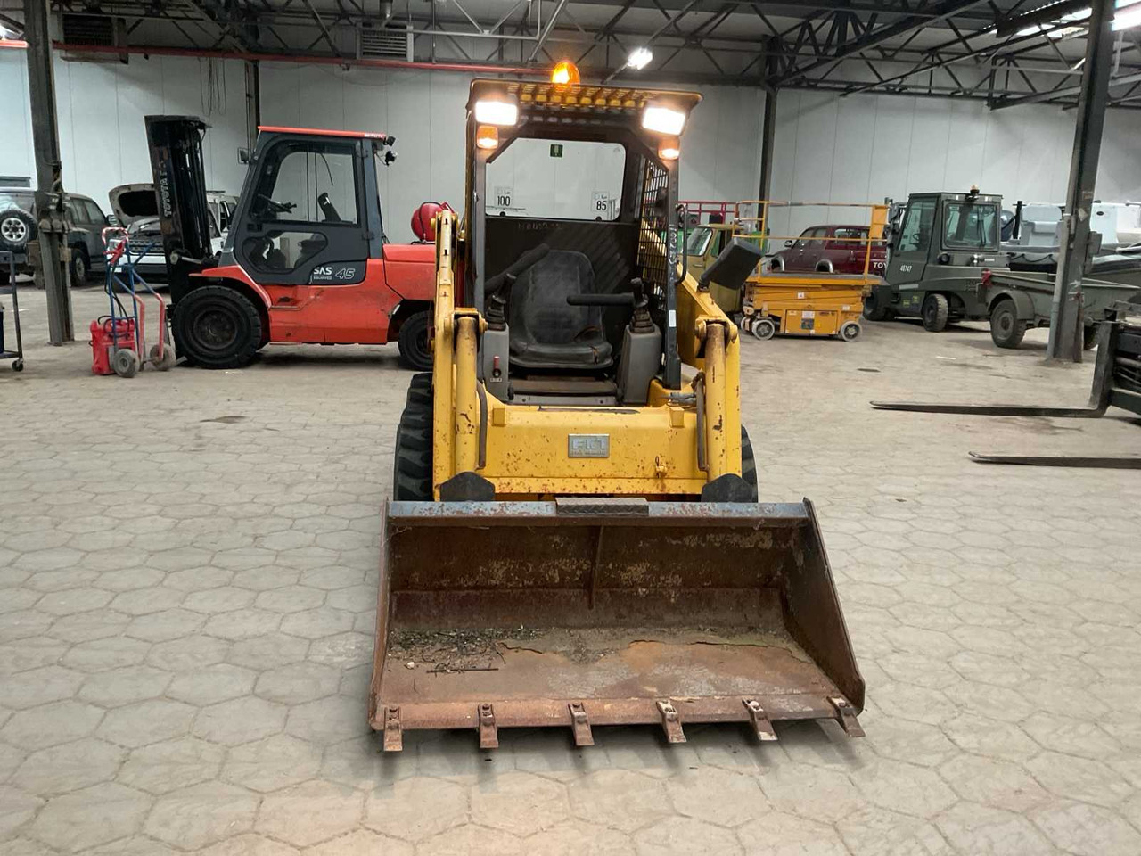 Komatsu SK07J - Skid steer loader: picture 3 Komatsu SK07J - Skid steer loader: picture 3
