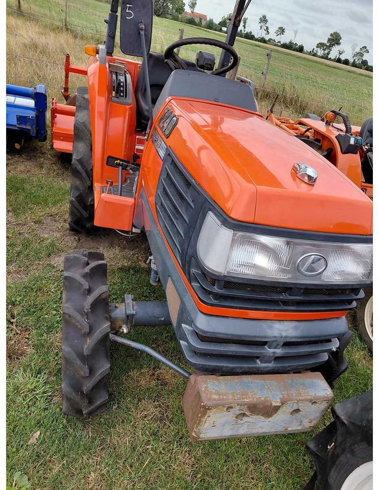Kubota T240 - Mini tractor: picture 2 Kubota T240 - Mini tractor: picture 2