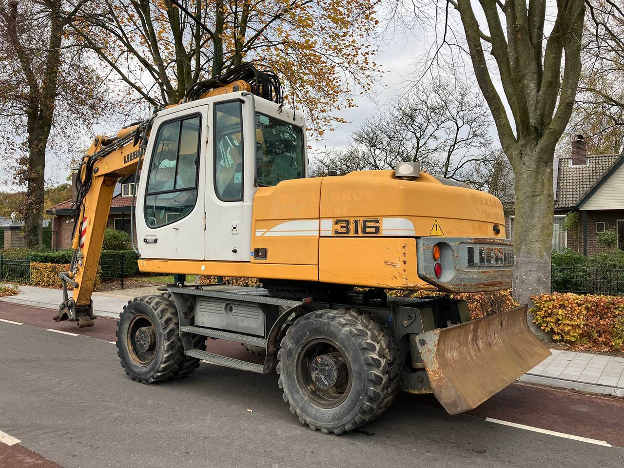 LIEBHERR - 2008 - A316 LITRONIC - WHEELED EXCAVATOR - Wheel excavator: picture 3 LIEBHERR - 2008 - A316 LITRONIC - WHEELED EXCAVATOR - Wheel excavator: picture 3