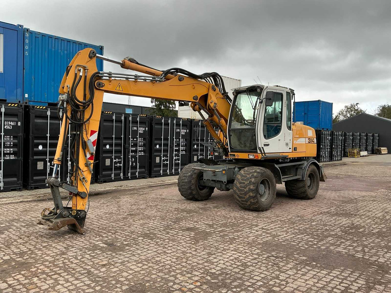 LIEBHERR A314 WHEELED EXCAVATOR - Wheel excavator: picture 1 LIEBHERR A314 WHEELED EXCAVATOR - Wheel excavator: picture 1