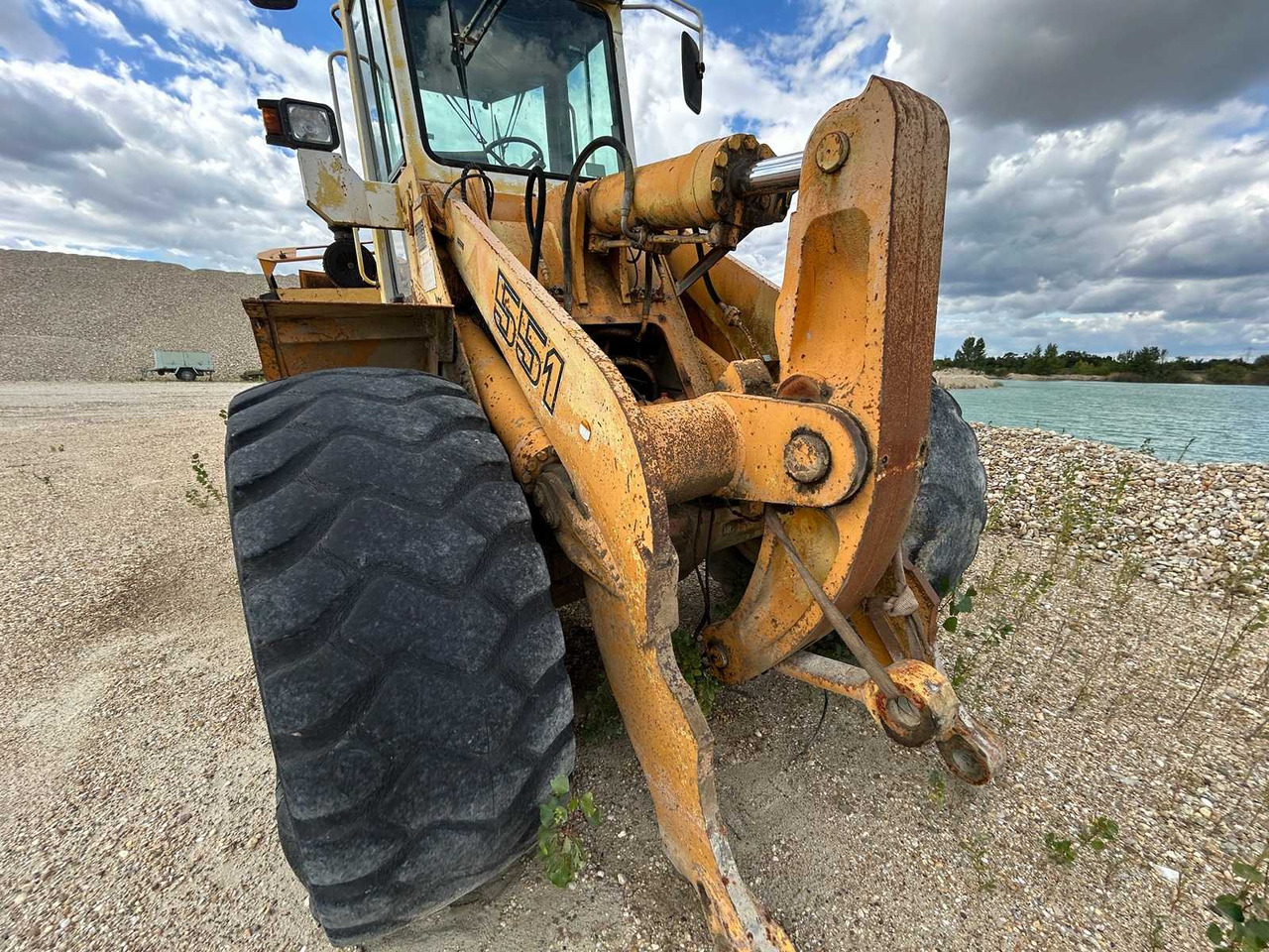 Wheel loader LIEBHERR L551: picture 6