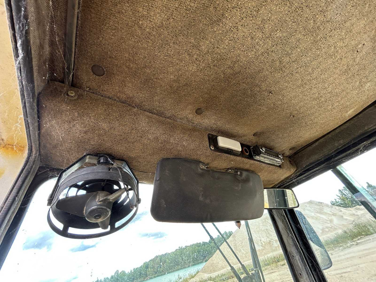 Wheel loader LIEBHERR L551: picture 17