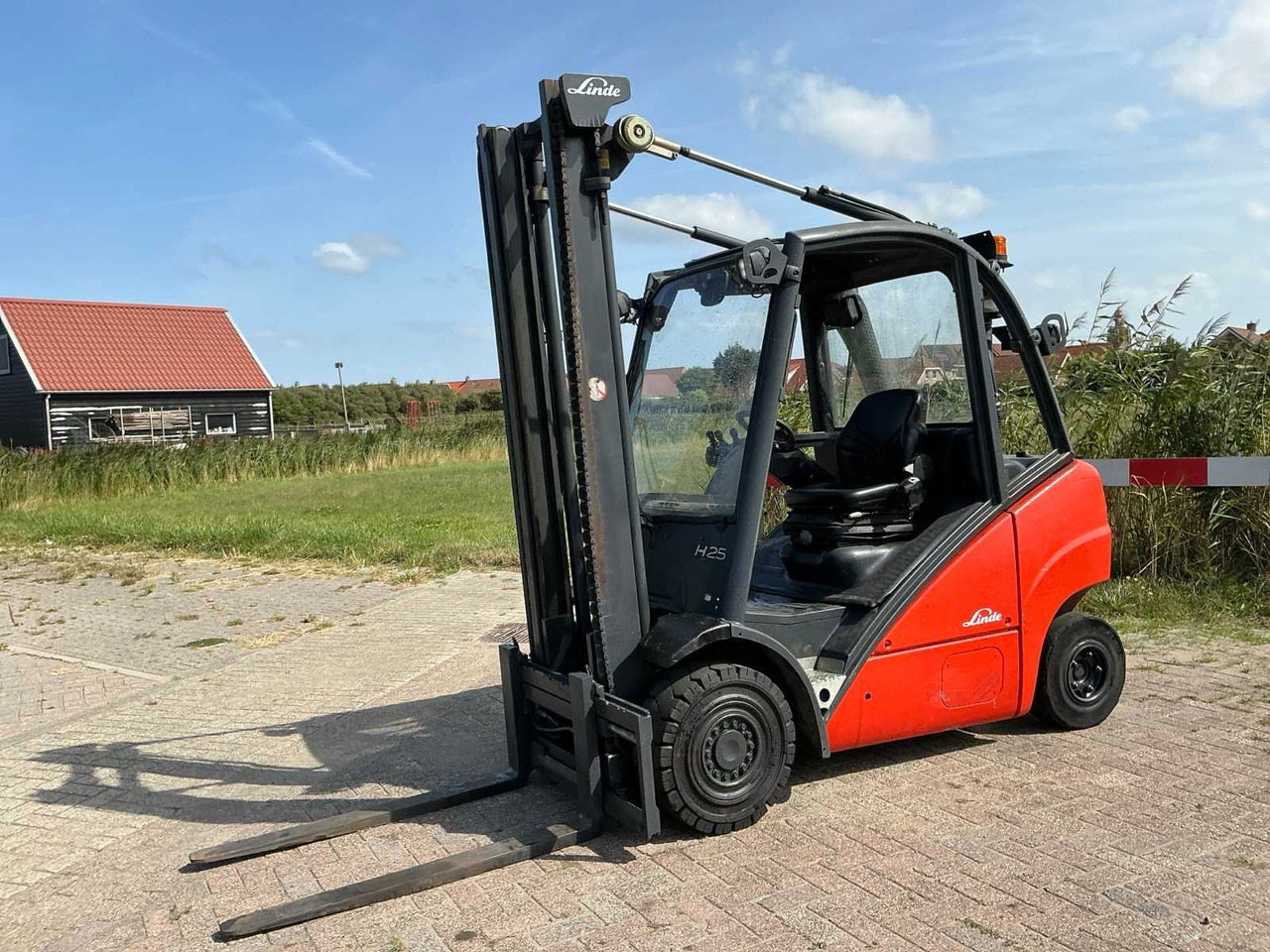 LINDE H25D FORKLIFT TRUCK - Forklift: picture 2 LINDE H25D FORKLIFT TRUCK - Forklift: picture 2