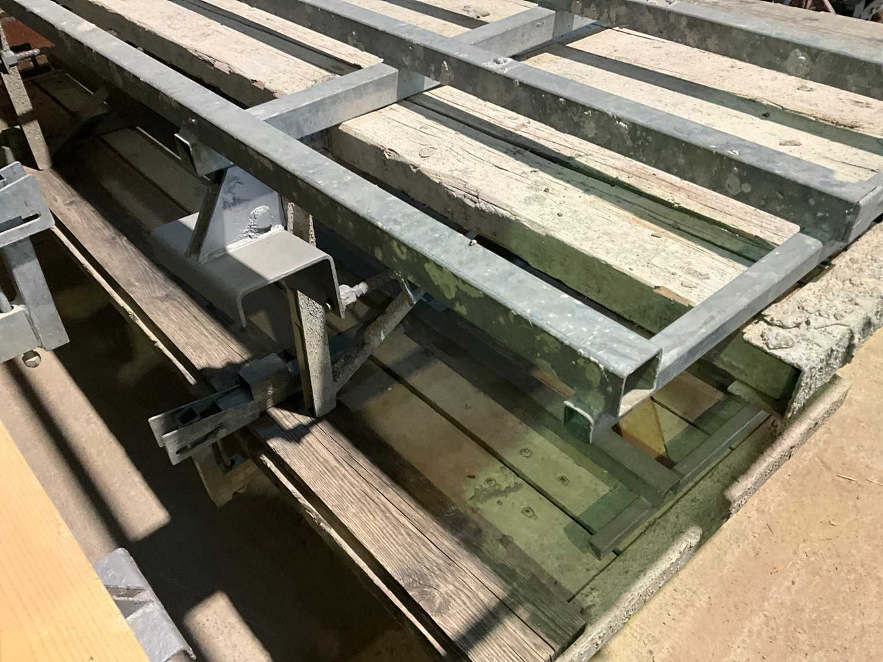 MBT CONCRETING PLATFORM (2X) - Aerial platform: picture 3 MBT CONCRETING PLATFORM (2X) - Aerial platform: picture 3