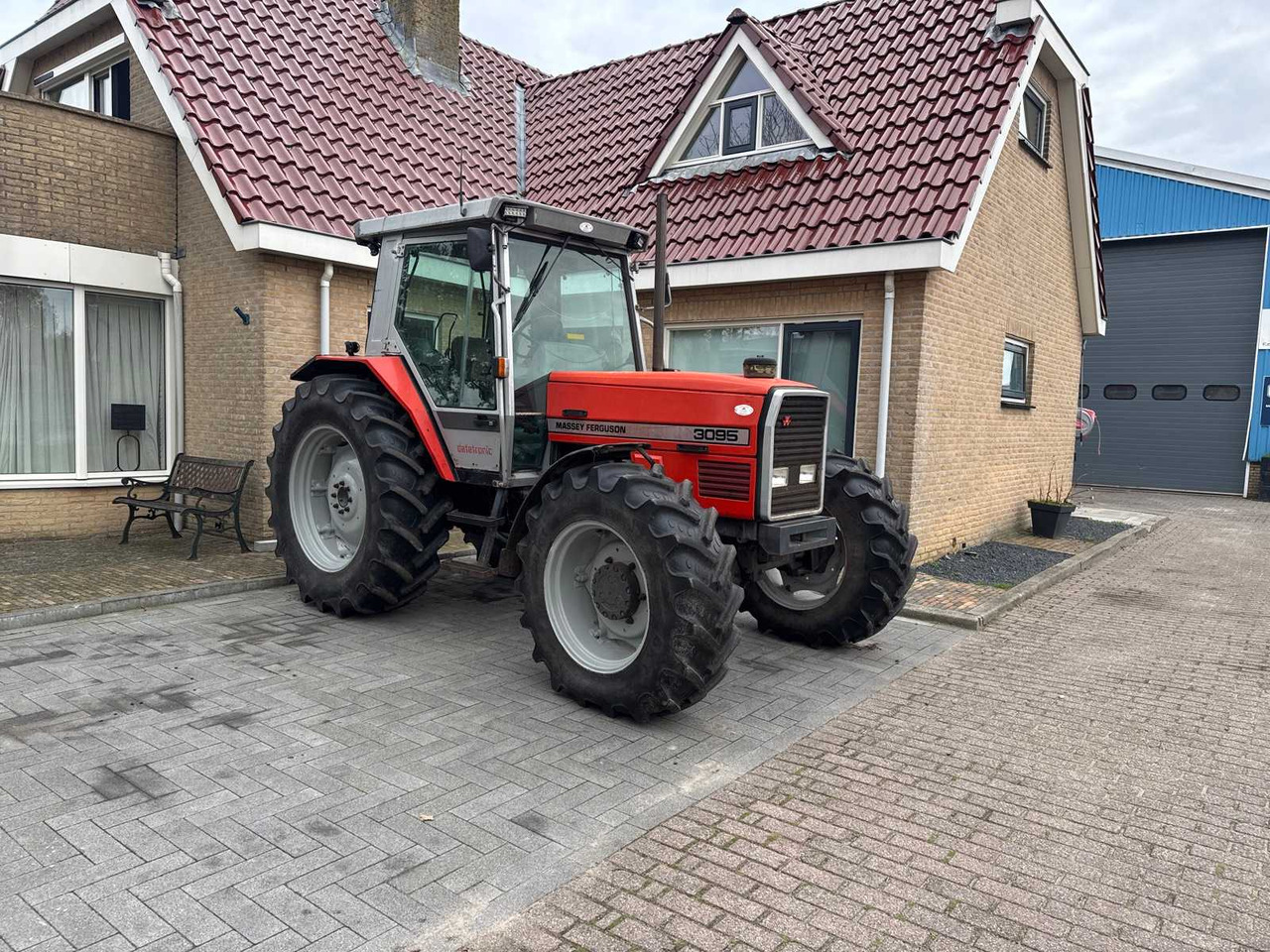Massey-Ferguson 3095 datatronic - Farm tractor: picture 2 Massey-Ferguson 3095 datatronic - Farm tractor: picture 2