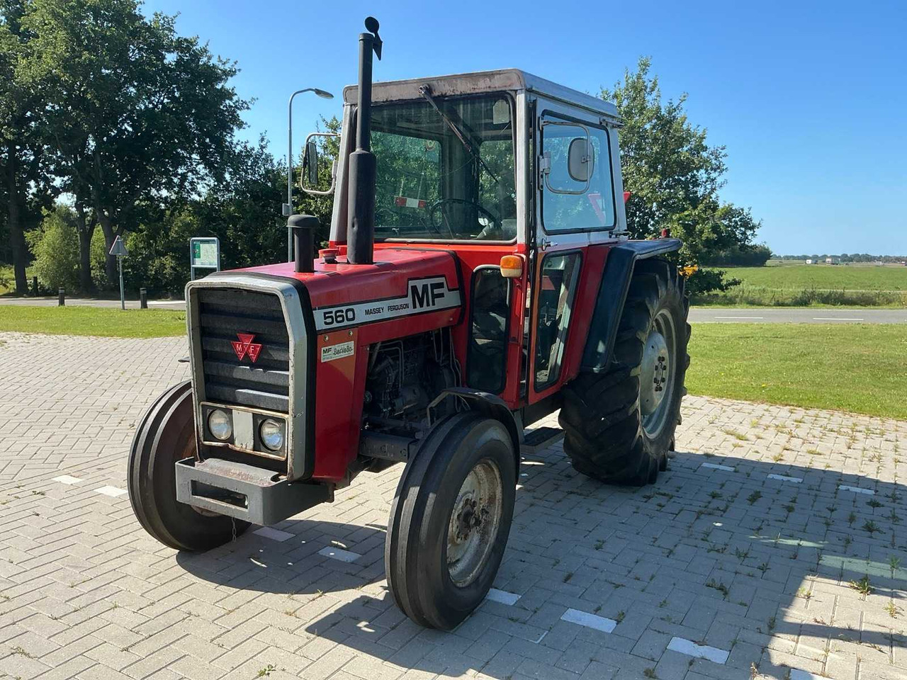 Massey Ferguson 560 - Farm tractor: picture 1 Massey Ferguson 560 - Farm tractor: picture 1