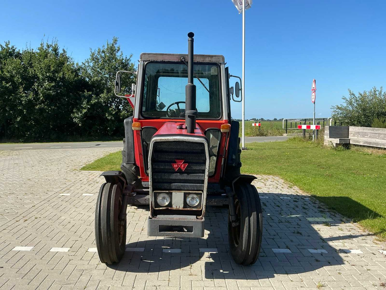 Massey Ferguson 560 - Farm tractor: picture 2 Massey Ferguson 560 - Farm tractor: picture 2
