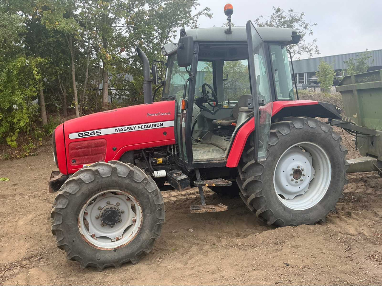 Massey Ferguson 6245 - Farm tractor: picture 3 Massey Ferguson 6245 - Farm tractor: picture 3