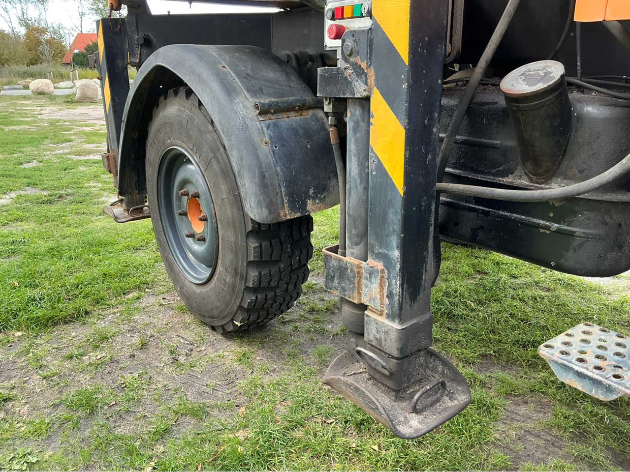 Farm trailer Mercedes-benz Unimog 406: picture 24