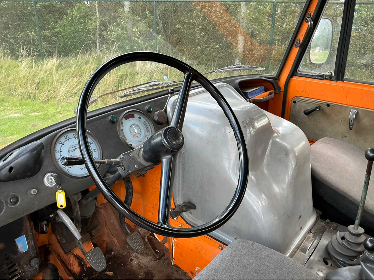 Farm trailer Mercedes-benz Unimog 406: picture 27