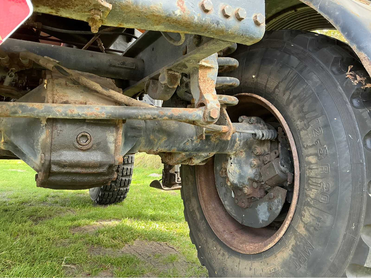 Farm trailer Mercedes-benz Unimog 406: picture 33