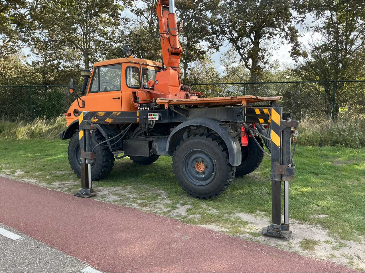 Farm trailer Mercedes-benz Unimog 406: picture 6
